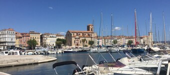 Large studio on the port of La Ciotat