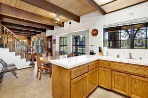 Private kitchen - Breezy Estate #114 (Big Bear Lake)
