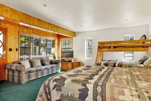 Cabin, Multiple Beds, Balcony, Mountain View (114) | 7 bedrooms, individually decorated, individually furnished, bed sheets
