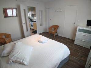 1 bedroom, iron/ironing board, free WiFi, bed sheets