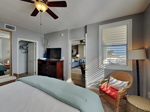 3 habitaciones, tabla de planchar con plancha, wifi y ropa de cama 