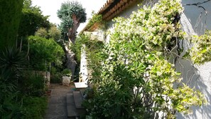 Property grounds - Villa with superb sea view , 6 people,  close to CANNES and SAINT TROPEZ (Saint-Raphaël)