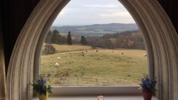 A room with a large arched window overlooking a grassy field with sheep. - Wester Riechip by Interhome (Dunkeld)