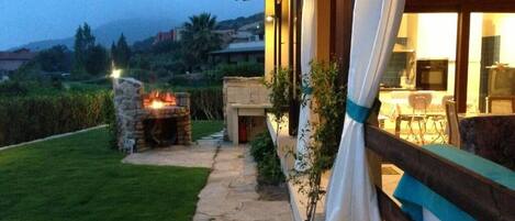 屋外ダイニングエリア