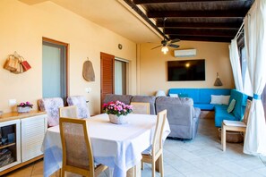 Dining - villa Erika 8 (Cagliari)