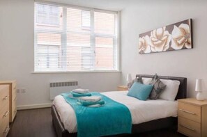 2 soverom, safe på rommet, skrivebord og strykejern/-brett