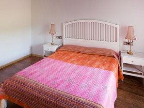 4 Schlafzimmer, Bügeleisen/Bügelbrett, WLAN