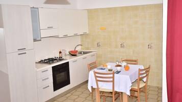 Frigorifero, pentole/stoviglie/utensili