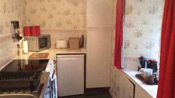 Fridge, microwave, oven, cookware/dishes/utensils