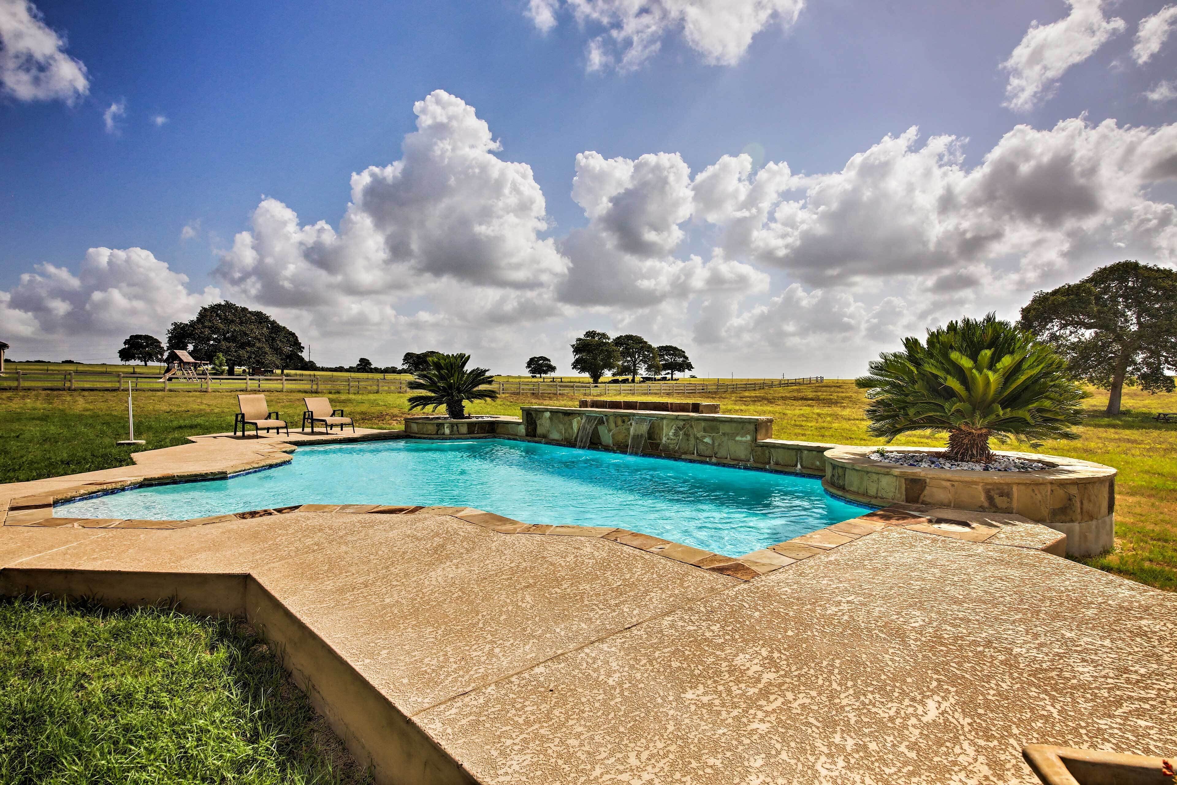 Upscale La Vernia House 30 Mi. to San Antonio