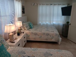 1 chambre, fer et planche à repasser, Wi-Fi gratuit, draps fournis