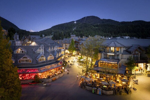 Exterior - Whistler village condo w/ private hot tub (Whistler)