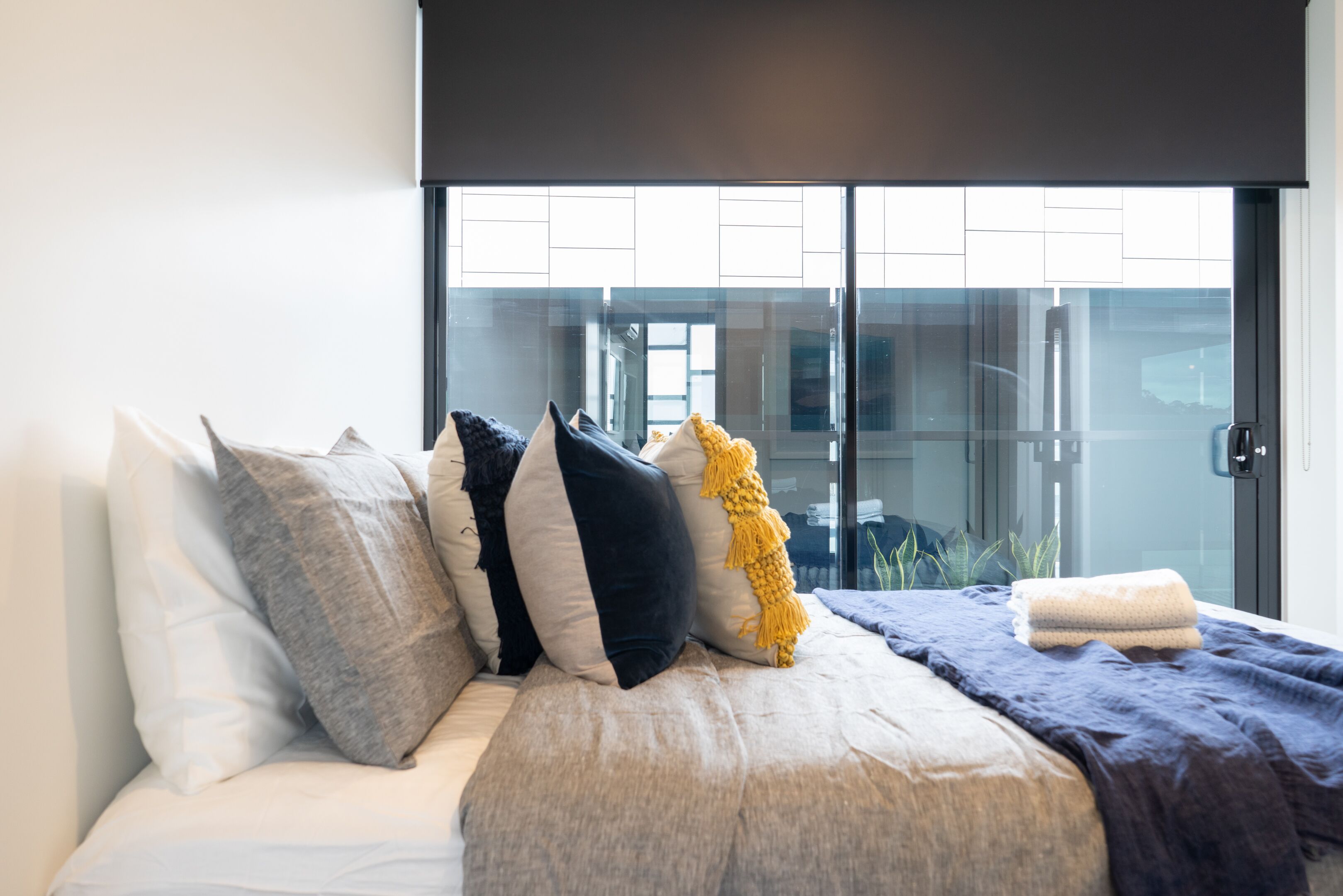 Luxury Penthouse with Yarra and vineyard views, 2 x parking- Playhouse apartment