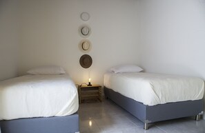 2 chambres, coffres-forts dans les chambres, Wi-Fi, draps fournis