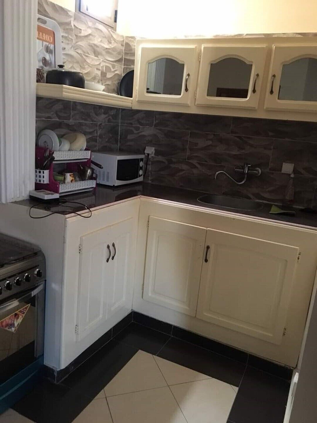 Fridge, oven, stovetop, coffee/tea maker