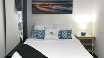 1 habitación, escritorio, tabla de planchar con plancha y wifi