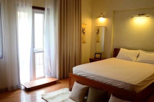 3 bedrooms, iron/ironing board, WiFi - Sunshine Villa - Underrated massive villa in the famous West Lake, Hanoi! (Hà Nội)
