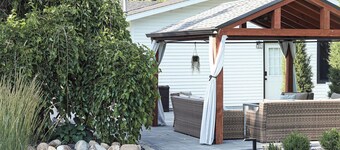 Beautiful & relaxed detached Mother-in-Law suite. Close to I80 & Fairgrounds