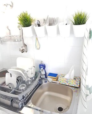 Fridge, microwave - Royal Studio the Abbot. (Château-Thierry)