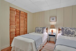 3 habitaciones, escritorio, tabla de planchar con plancha y wifi gratis 
