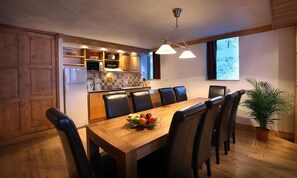 Dining - Wifi, 50m from resort center, fitness, swimming pool, sauna, hammam, balcony, tv, ski locker, 120m² (Les Arcs)