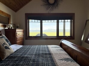 4 bedrooms, desk, iron/ironing board, free WiFi