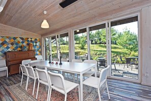 Dining - Kliukai is a holiday house for relaxation and family holidays (Moletai)