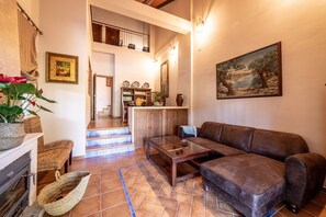 Fernseher, Kamin, Tischfußball