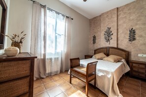 4 Schlafzimmer, Bügeleisen/Bügelbrett, Reisekinderbett, WLAN