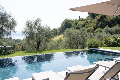 Villa with park, private pool and lovely lake view