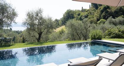 Villa with park, private pool and lovely lake view