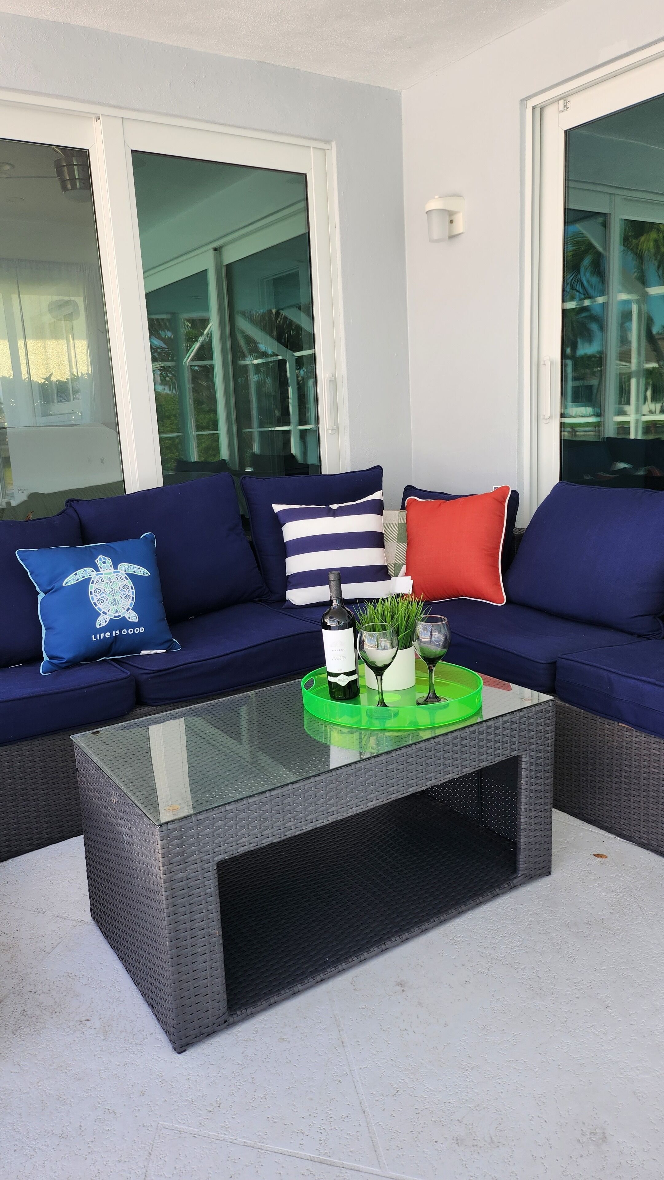 Retreat House in Paradise within minutes to bay,  beach, and marina.  Dock, pool