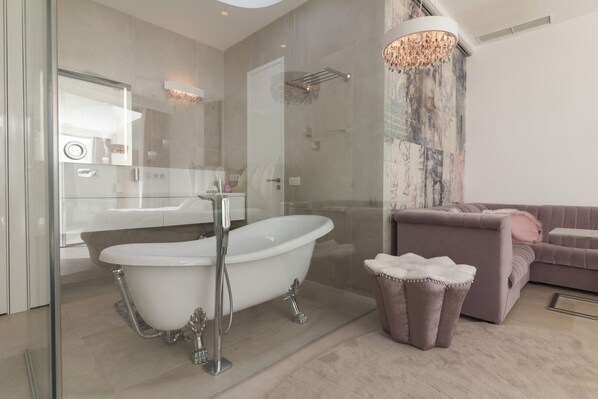 Bathtub, hair dryer, towels - Villa Oasis del Sur (Adeje)