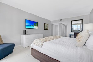 3 chambres, bureau, fer et planche à repasser, lit parapluie