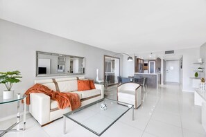 TV, offices - Panoramic Views | Premium Amenities | StayCozy (Miami)