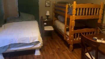 1 Schlafzimmer, Bügeleisen/Bügelbrett, kostenloses WLAN, Bettwäsche