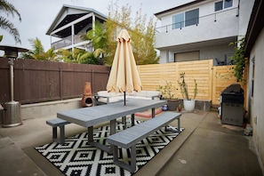 Outdoor dining - Bright and Hip Bay Park Bungalow (San Diego)
