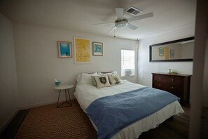 3 bedrooms, desk, travel cot, WiFi