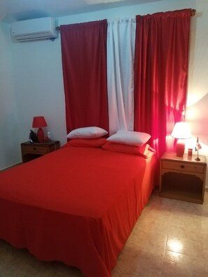 1 chambre, lit parapluie, Wi-Fi gratuit, draps fournis