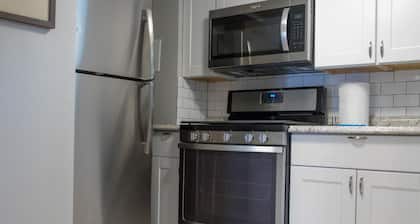 Hiljainen ja kätevä kaupungin keidas Hip Neighborhood -alueella