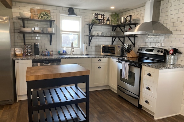 Geladeira, micro-ondas, fogão, cooktop