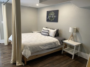 2 bedrooms, iron/ironing board, free WiFi, bed sheets