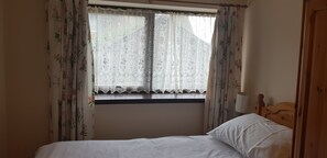 2 chambres, fer et planche à repasser, lit parapluie, Wi-Fi gratuit