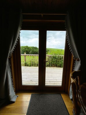 Interior - Two bedroom logcabin with spectacular view and private balcony (Huntly)