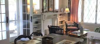 ViihtyisÀ mökki - Keskusta Waybanan sydÀmessÀ