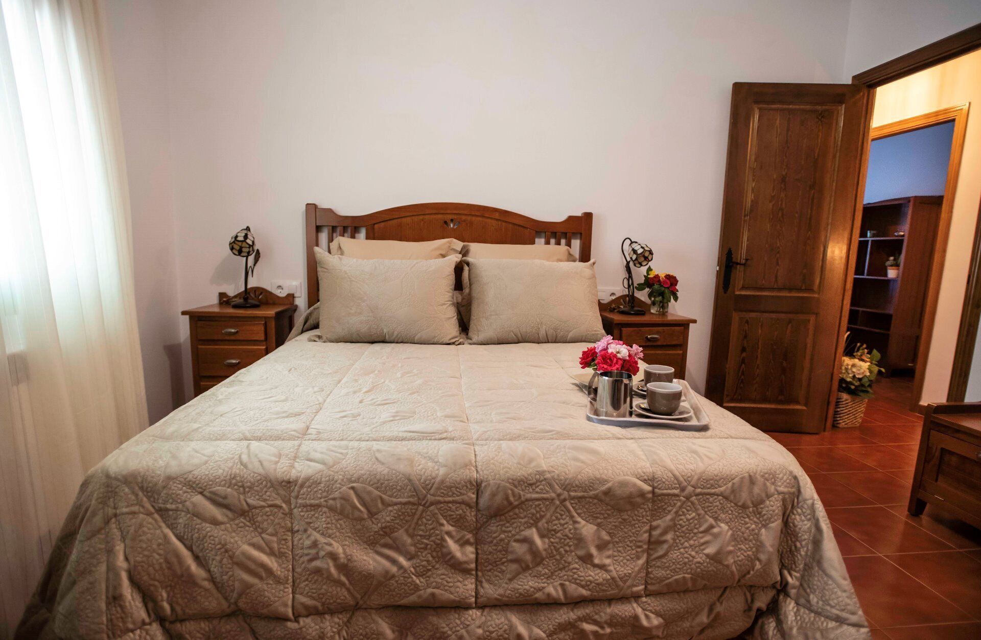 6 bedrooms, desk, iron/ironing board, WiFi