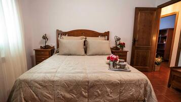 6 室のベッドルーム、デスク、アイロン / アイロン台、WiFi