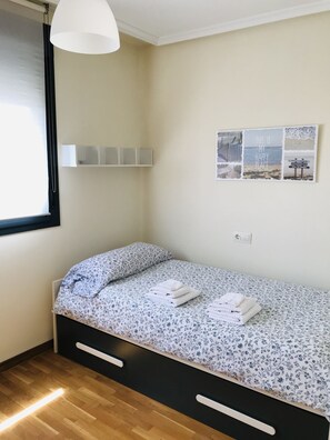 2 bedrooms, iron/ironing board, free WiFi, bed sheets