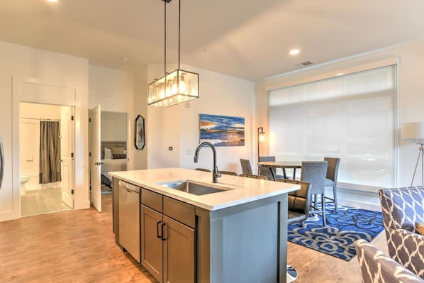 المنشأة من الداخل