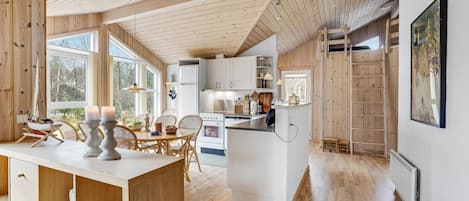 Geladeira, cooktop, lava-louças, cafeteira/chaleira